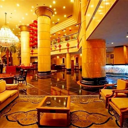 International Hotel Ичанг Екстериор снимка