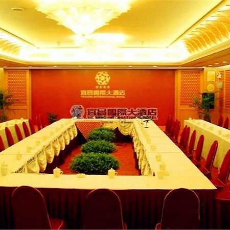 International Hotel Ичанг Екстериор снимка