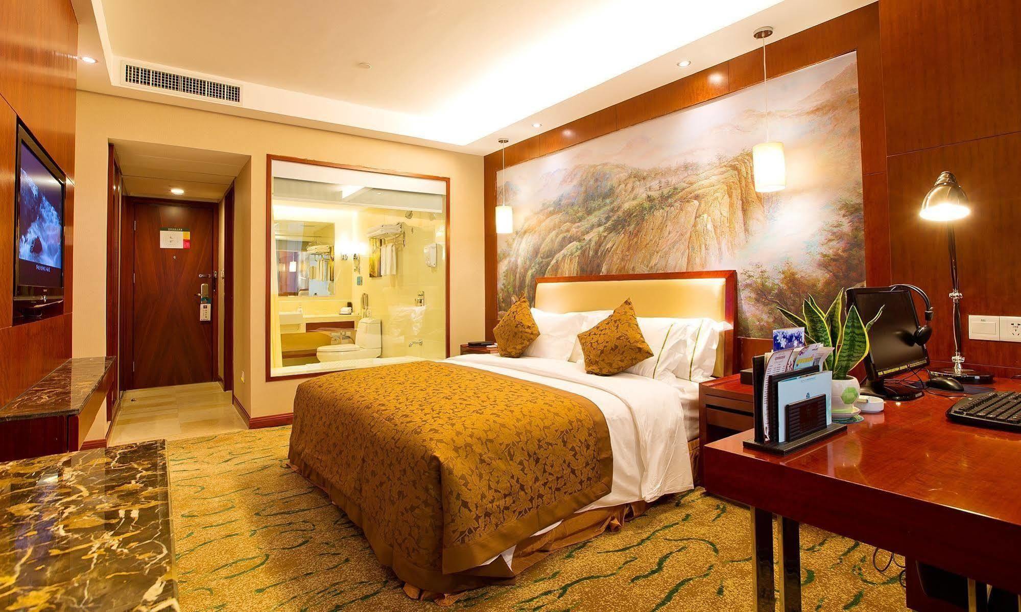 International Hotel Ичанг Екстериор снимка