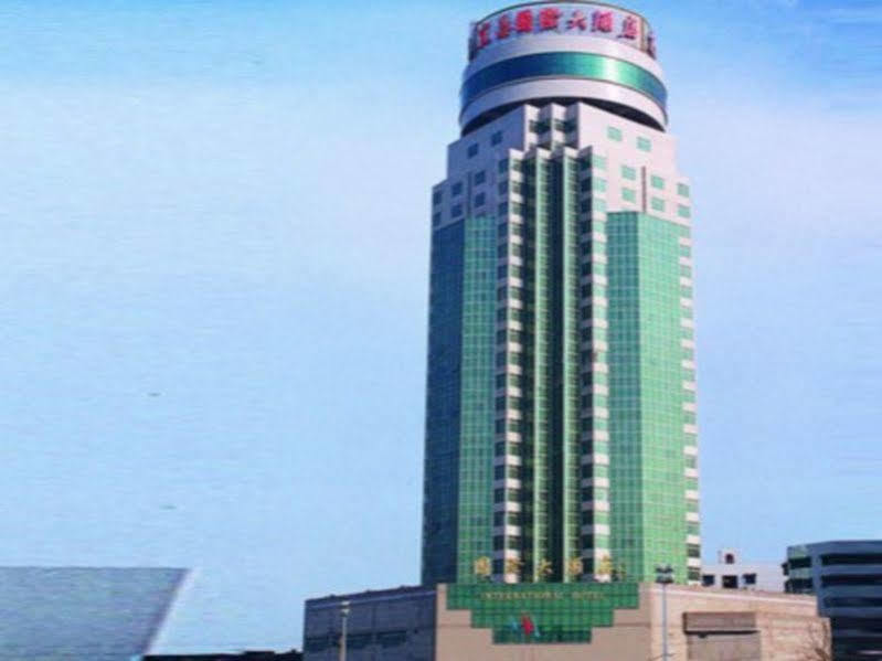 International Hotel Ичанг Екстериор снимка